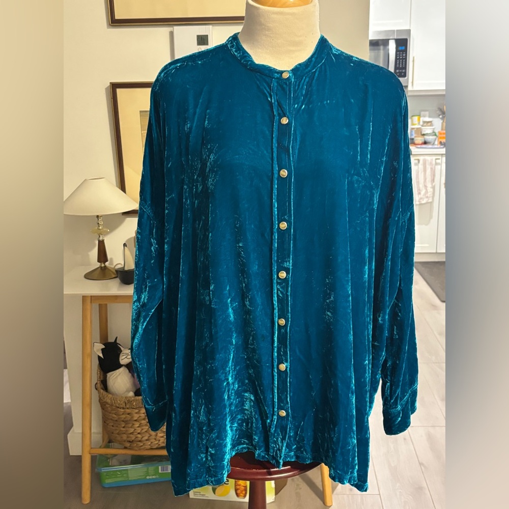 Johnny Was Teal Crushed Velvet Oversized Shirt/Jacket with Gold Snap Buttons.